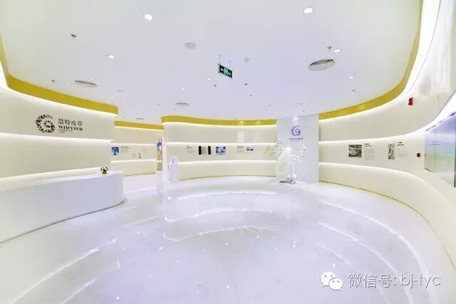 慧特皮草：一条完美的弧线！